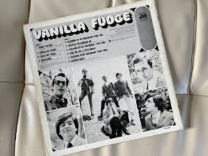 ヴァニラ・ファッジ（Vanilla Fudge）『キープ・ミーハンギング・オン』（Vanilla Fudge）：ジャケットの裏面
