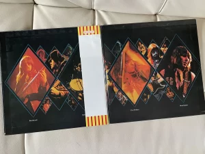 バッド・カンパニー(Bad Company)『バッド・カンパニー』(Bad Company):ジャケットの見開き