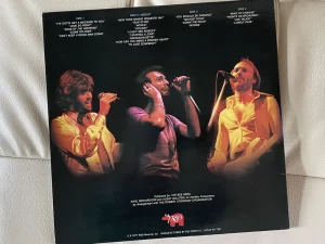 ビージーズ(Bee Gees)『ビージーズ・グレイテスト・ライヴ』(Here At Last Bee Gees Live):ジャケットの裏面