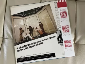 シック（Chic）『エレガンス・シック』（C'est Chic）：ジャケットの裏面