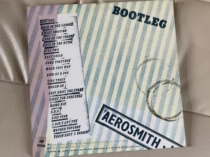 エアロスミス(Aerosmith)『ライヴ・ブートレッグ』(Live! Bootleg):ジャケットの裏面