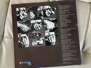 ラリー・カールトン（Larry Carlton）『シンギング&プレイング』（Singing/Playing）：ジャケットの裏面