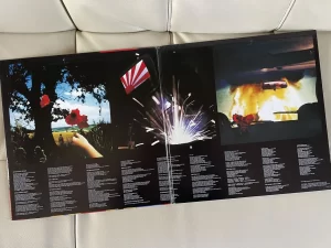 ピンク・フロイド（Pink Floyd）『ファイナル・カット』（The Final Cut）：ジャケットの見開き